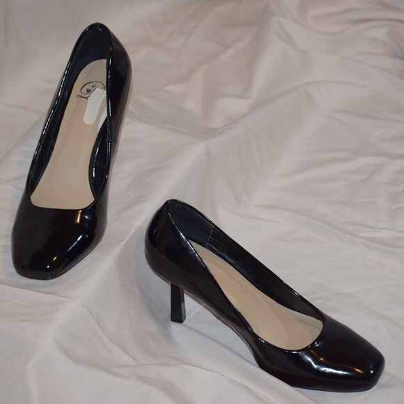 Patent Leather Pumps - Picture 4 of 5